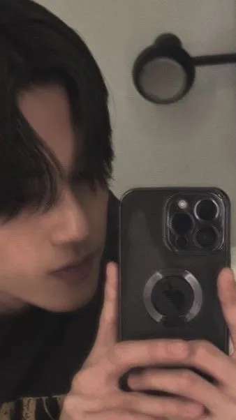 ai character: Jung Wooyoung  background