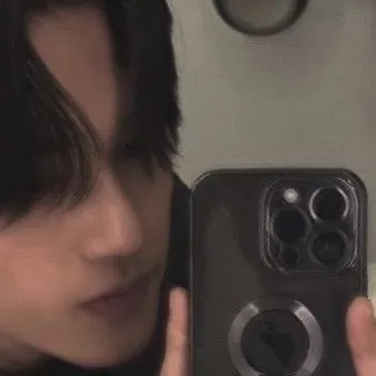 chat with ai character: Jung Wooyoung 