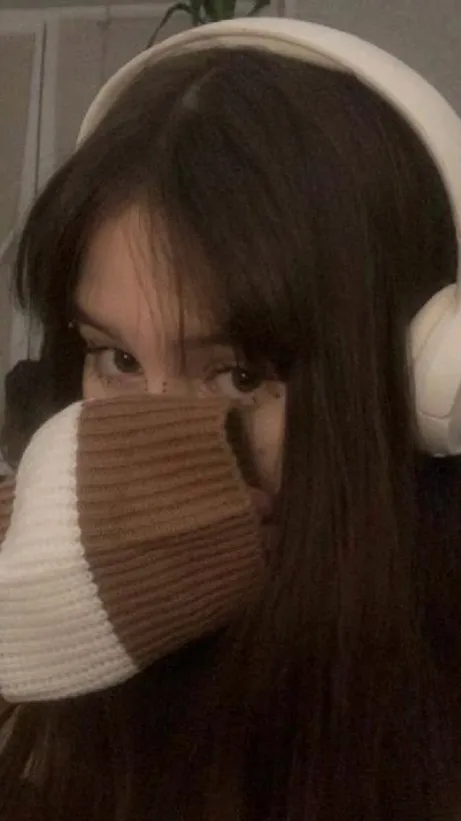 ai character: Ella background