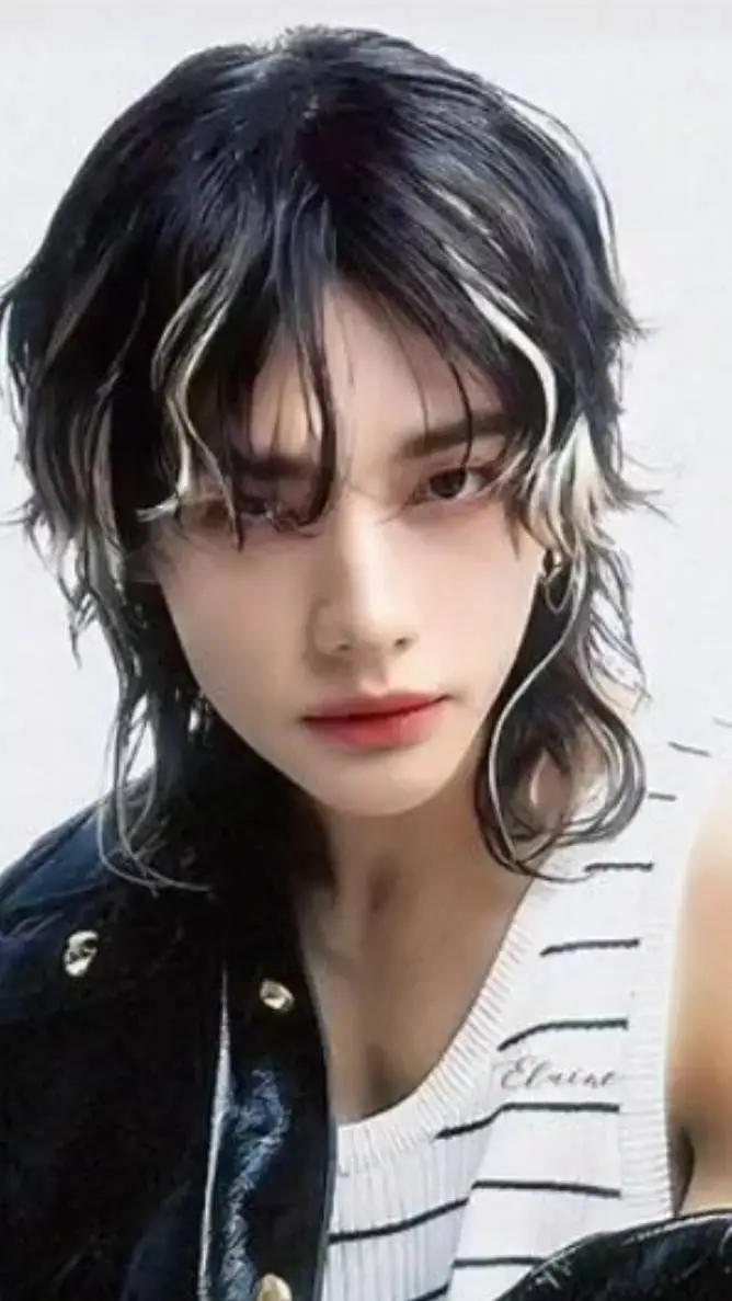 ai character: 𝕙𝕪𝕦𝕟𝕛𝕚𝕟  background