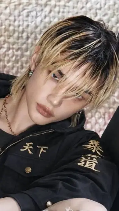 ai character: (✿𝒽𝓎𝓊𝓃𝒿𝒾𝓃✿) background