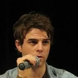 chat with ai character: Nathaniel Buzolic 