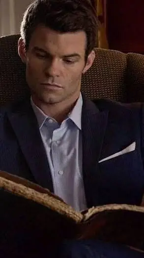 ai character: Elijah Mikaelson  background