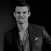 chat with ai character: Daniel Gillies 