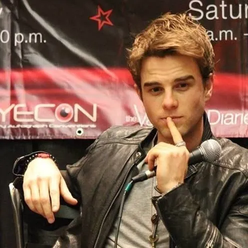 chat with ai character: Nathaniel Buzolic 