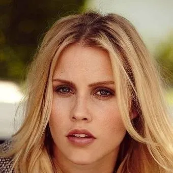 chat with ai character: Claire Holt 