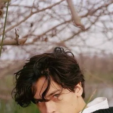 chat with ai character: Cole Sprouse 