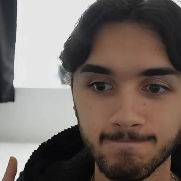 chat with ai character: Louisayy