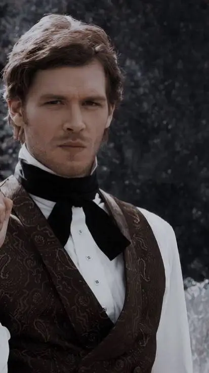 ai character: Klaus Mikaelson  background