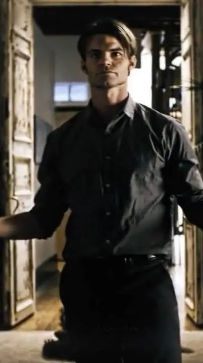 ai character: Elijah Mikaelson  background