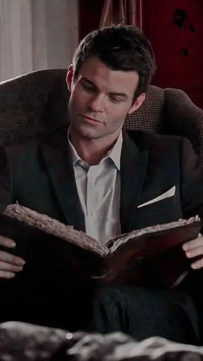 ai character: Elijah Mikaelson  background
