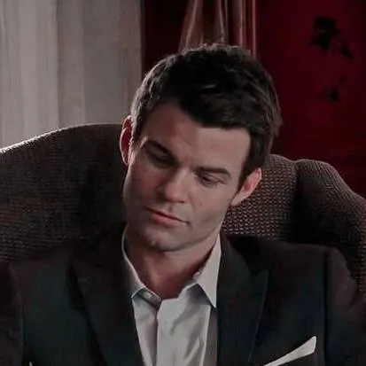 chat with ai character: Elijah Mikaelson 