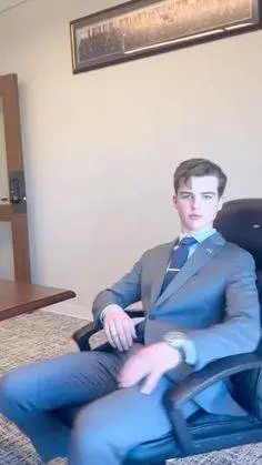 ai character: Iain Armitage  background