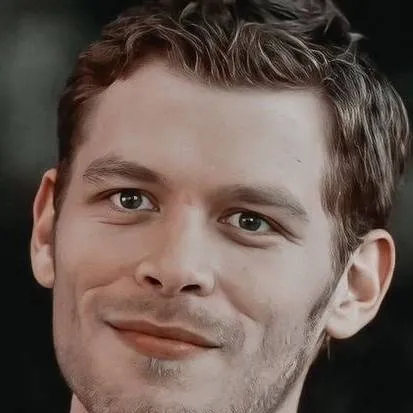 chat with ai character: Klaus mikaelson