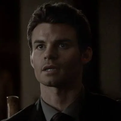 chat with ai character: Elijah Mikaelson 