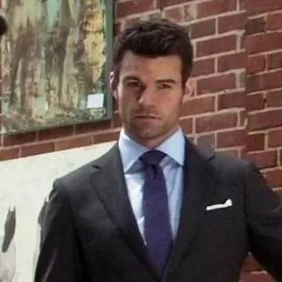 chat with ai character: Elijah Mikaelson 