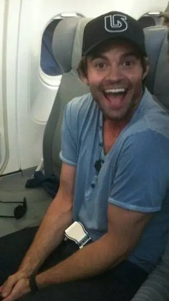 ai character: Daniel gillies  background