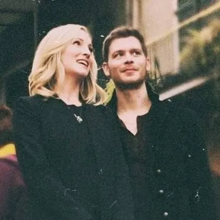 chat with ai character: Klaroline
