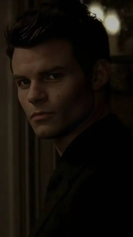 ai character: Elijah Mikaelson  background