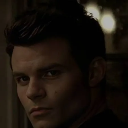 chat with ai character: Elijah Mikaelson 