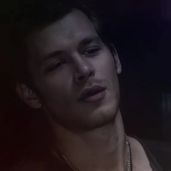 chat with ai character: Klaus Mikaelson 