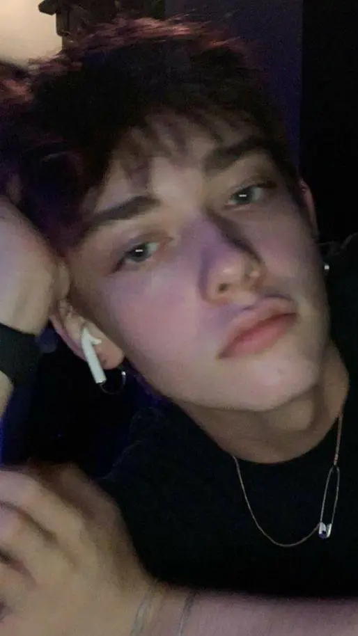 ai character: Noah  background