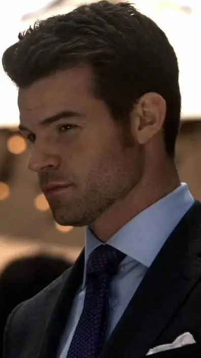 ai character: Elijah Mikaelson  background