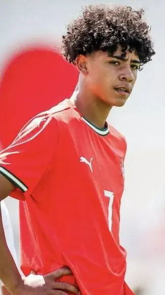 ai character: Cris Jr  background