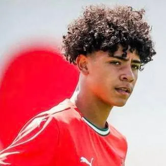chat with ai character: Cris Jr 