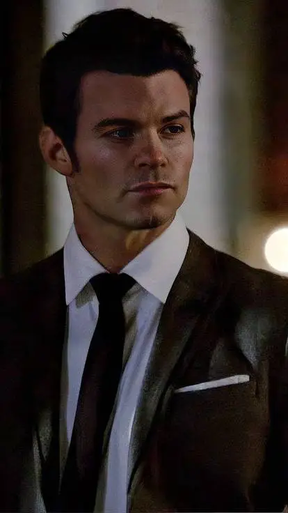 ai character: Elijah Mikaelson  background