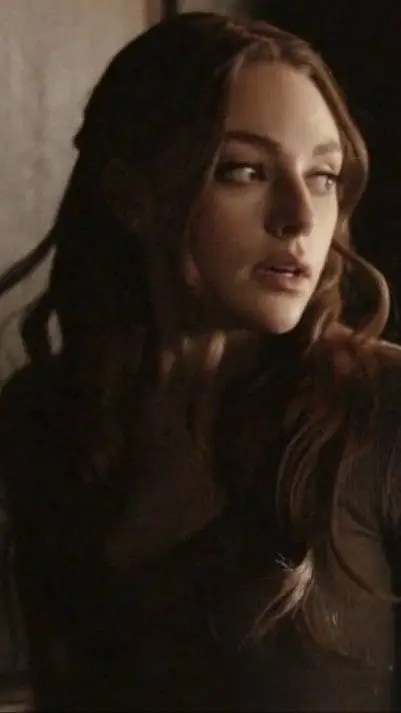 ai character: Hope Mikaelson  background