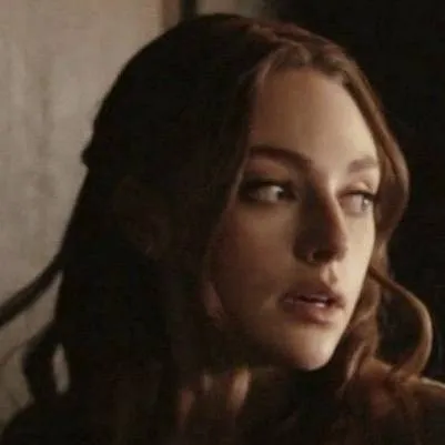 chat with ai character: Hope Mikaelson 