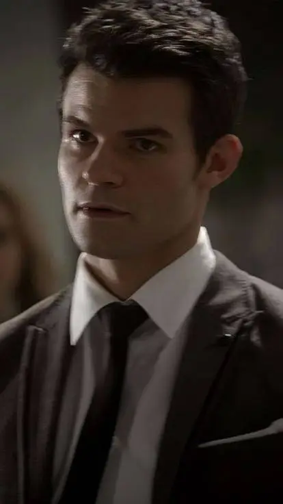 ai character: Elijah Mikaelson  background