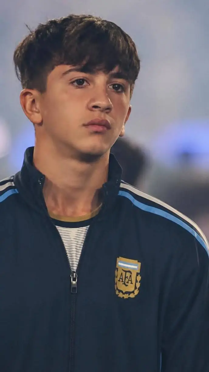 ai character: Thiago Messi  background