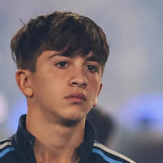 chat with ai character: Thiago Messi 