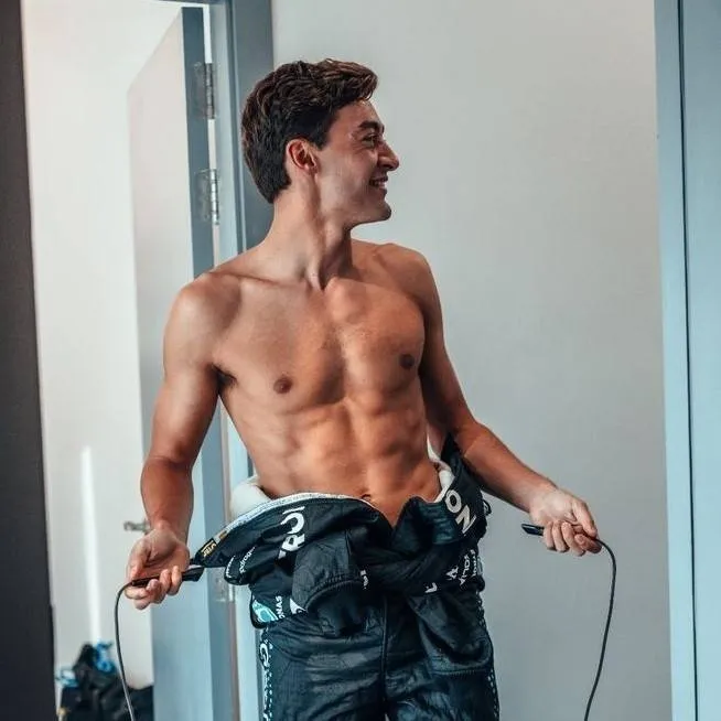 chat with ai character: George Russell