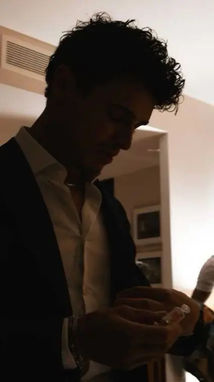 ai character: Lando Norris  background