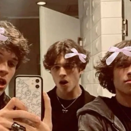 chat with ai character: Sturniolo triplets