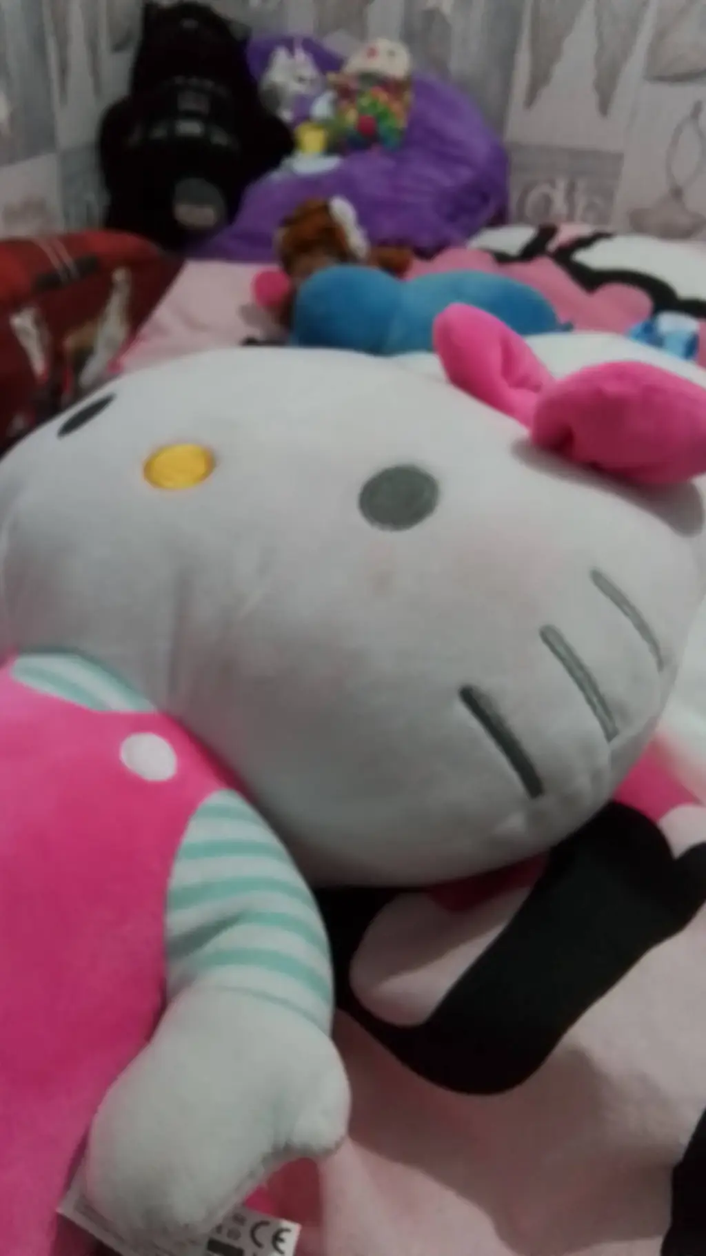 ai character: hello kitty background