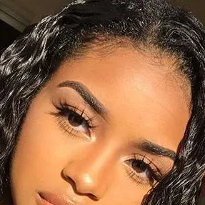 chat with ai character: nia