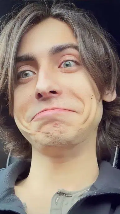 Talkie AI - Chat with Aidan gallagher 