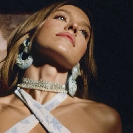 Chat with Sydney Sweeney - text or voice, Enjoy AI Chat Free & Safe