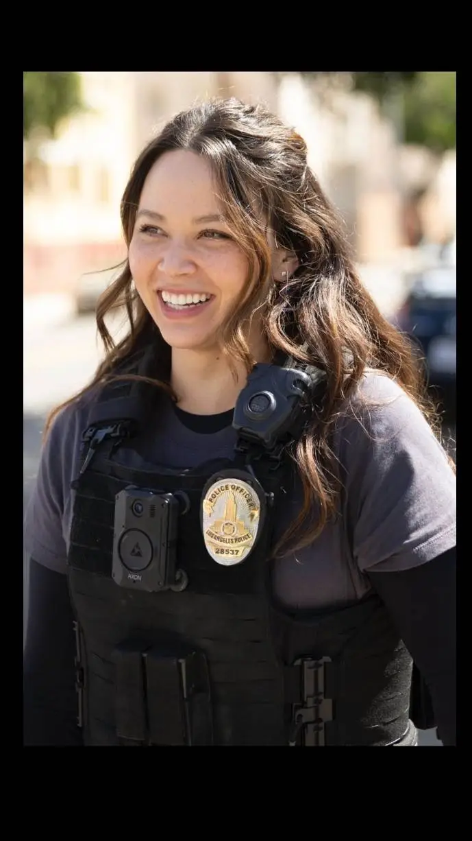 ai character: Officer Lucy Chen background