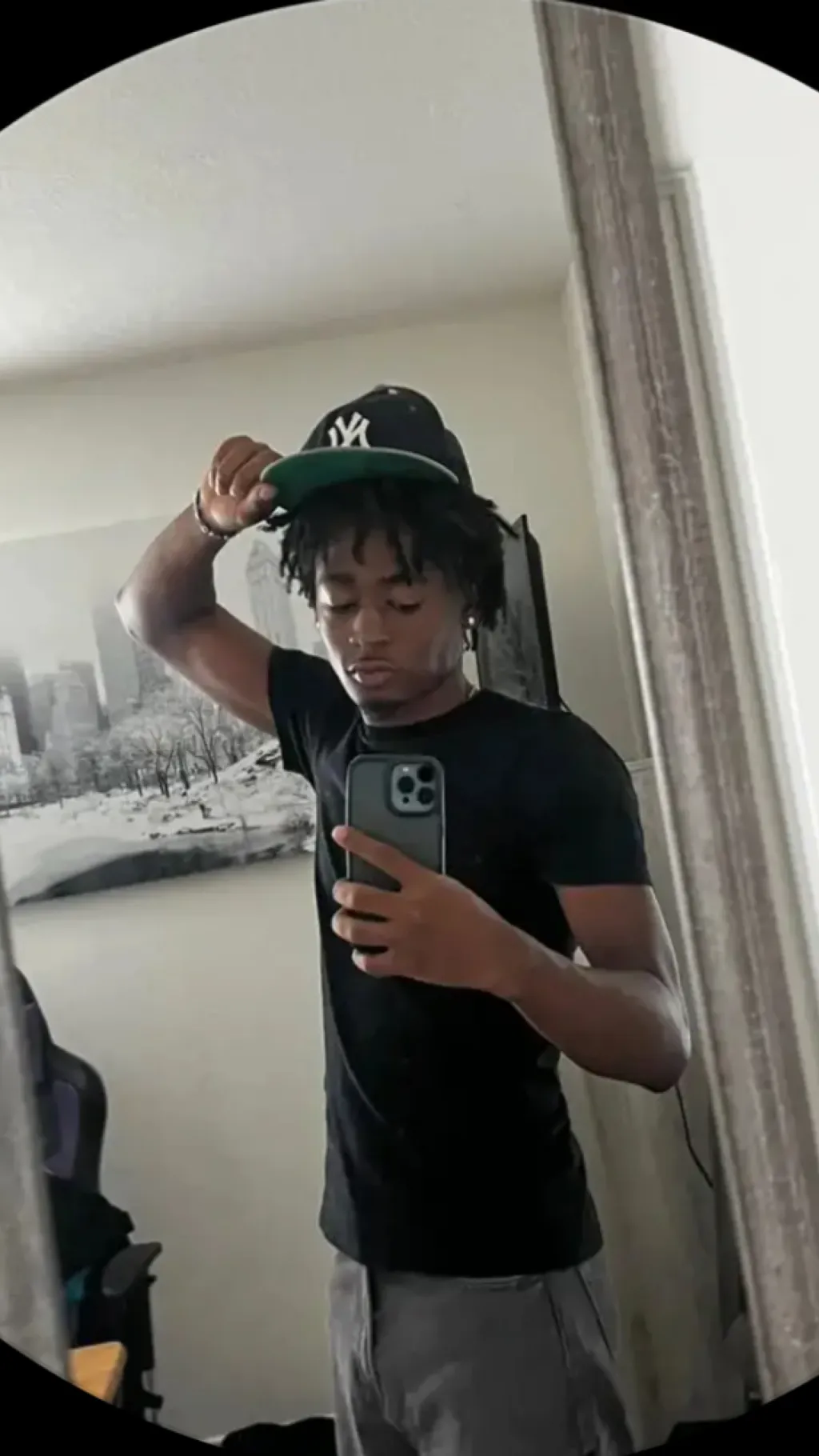 ai character: Cooking with mula background