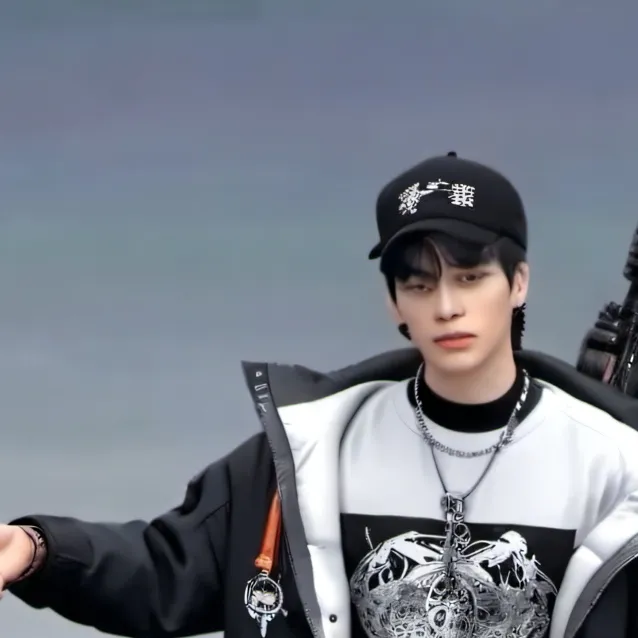 chat with ai character: ~°BANG CHAN°~