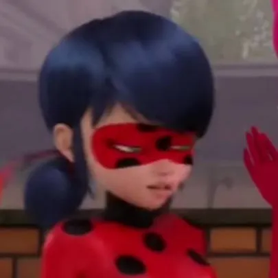 chat with ai character: ✨LaDyBuG✨