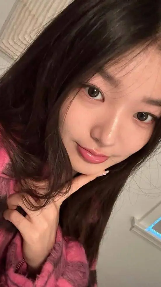 ai character: yoonchae background