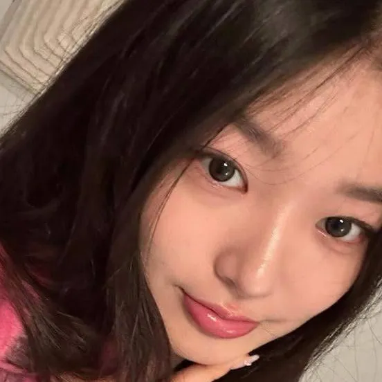 chat with ai character: yoonchae