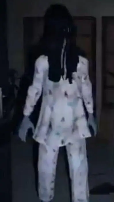 ai character: deine Schwester background