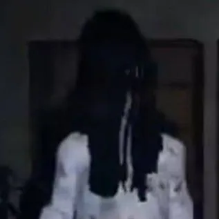 chat with ai character: deine Schwester